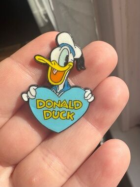 Disney trading pin Donald Duck pin